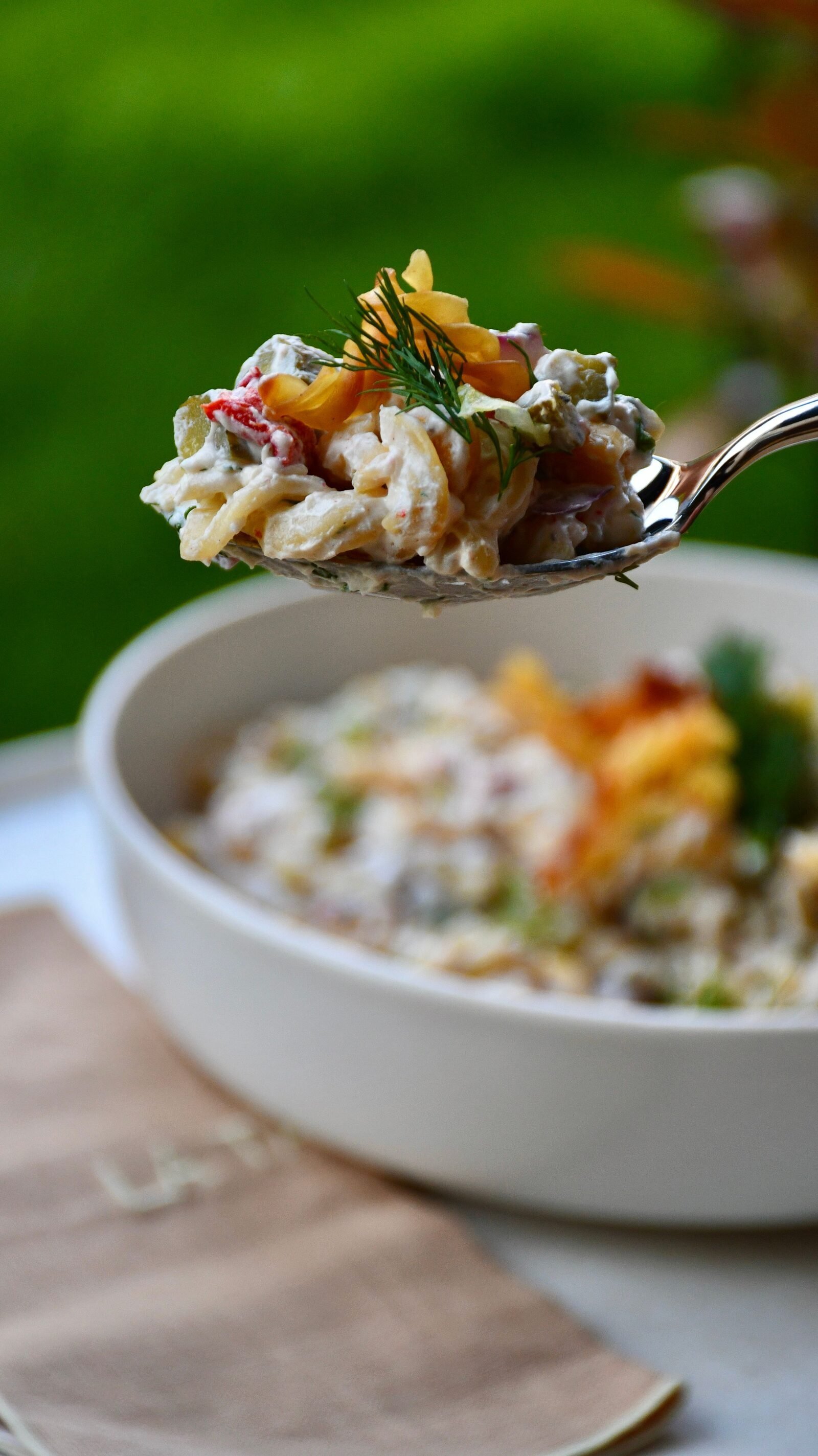 Ensalada de pasta cremosa alemana con mayonesa